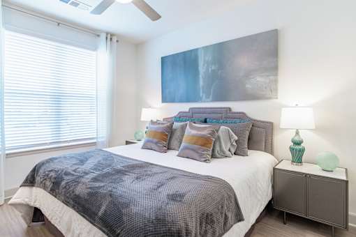 Bedroom at Stone Loch Apartments, Tomball, TX 77375