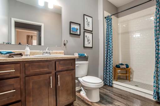 Spacious Bathrooms at The Heights Apartments, Montgomery
