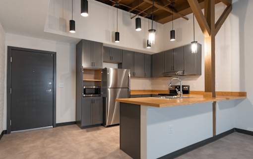 1BR, 1BA - 705SF - Kitchen