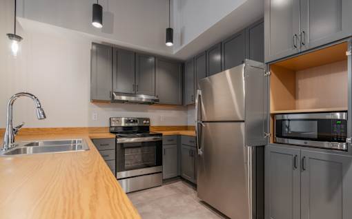 1BR, 1BA - 745SF - Kitchen