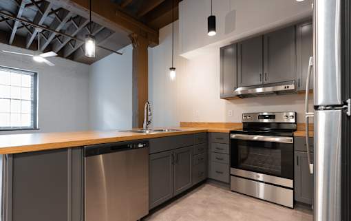 1BR, 1BA - 745SF - Kitchen