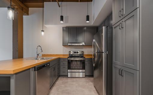 1BR, 1BA - 745SF - Kitchen