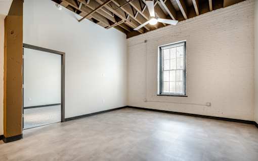 1BR, 1BA - 745SF - Living Room