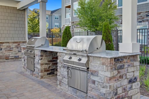 Outdoor grilling. Grill, countertops, seating and seating. at York Woods at Lake Murray Apartment Homes, Columbia