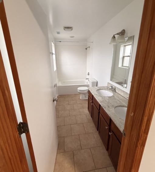 A bathroom with a toilet, sink, and bathtub.