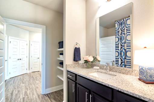 Bathroom Fitters at Silver Oaks Apartments, Louisiana