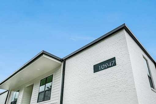 A white house with the number 10947 on the wall.