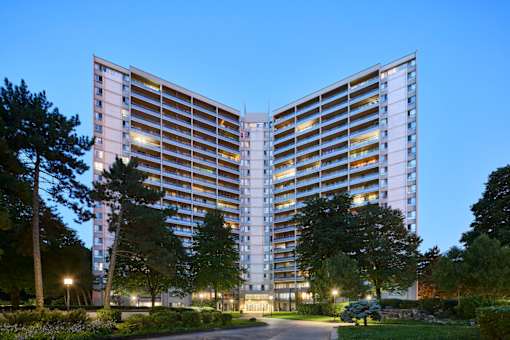 43 Thorncliffe Park Drive