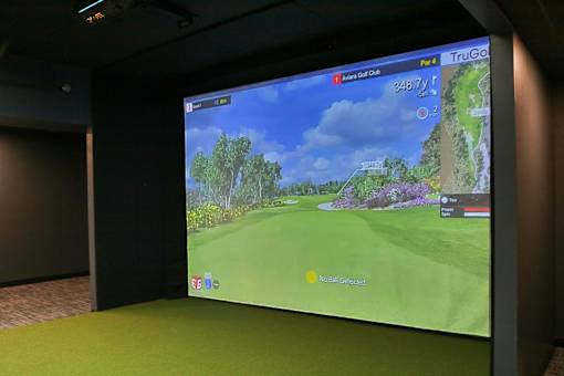 A screen shows a golf course with a score of 348.71.