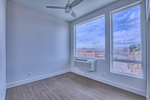 Room with a Ceiling Fan at Sloan's Place Apartments, Denver
