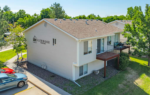 A house with the name Gleemoor on the side.