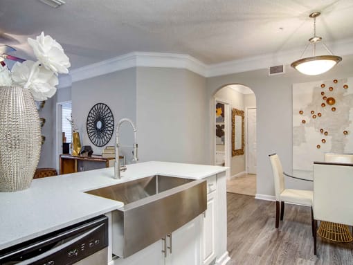 The Ascent at Windward apartments in Alpharetta Georgia photo of dining area with view to kitchen
