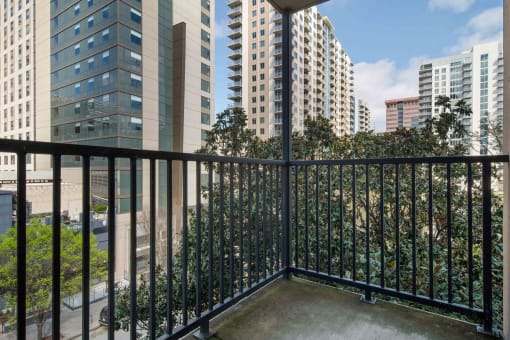 Biltmore at Midtown apartments in Atlanta, GA photo of patio