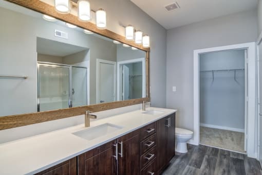 Biltmore at Midtown apartments in Atlanta, GA photo of bathroom
