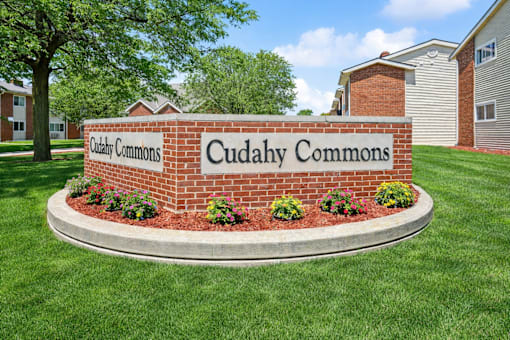 A sign that says Cudahy Commons in front of some houses.