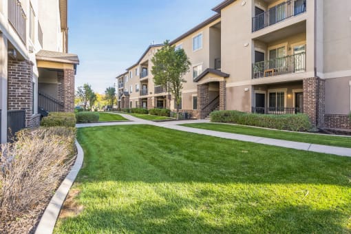 the preserve at ballantyne commons exterior of apartments with grass