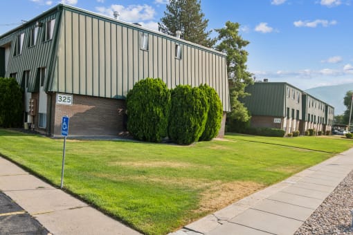 the building where the motel is located