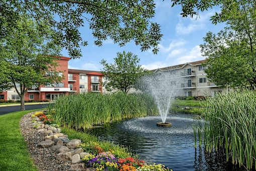Fountain and pond with landscaped grounds at Grand Gateway Apartments, St Cloud, MN 56301