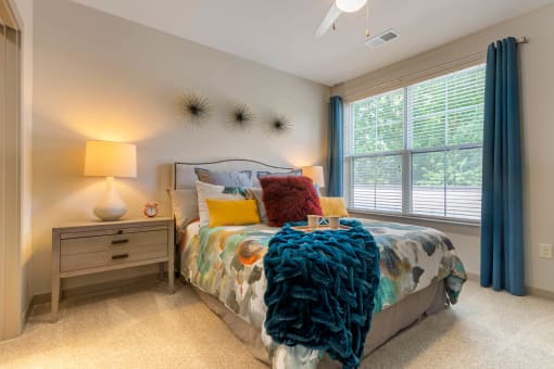 Bedroom with bed and nightstand at 1010 Dilworth Apartments, Charlotte, 28204