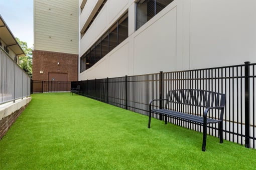 Dog park with bench and turf grass at 1010 Dilworth Apartments, Charlotte, 28204