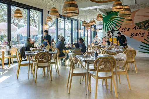 Community dining area with natural light at THE'68 Apartments, San Antonio