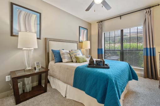 the choices apartments bedroom with ceiling fan at Alvista Round Rock, Round Rock