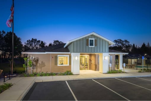 Quartz Ridge clubhouse exterior