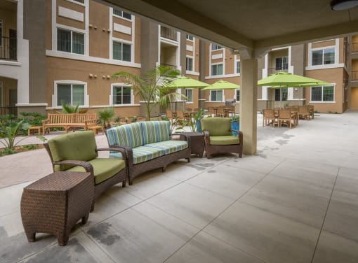 Vintage at Aliso courtyard seating