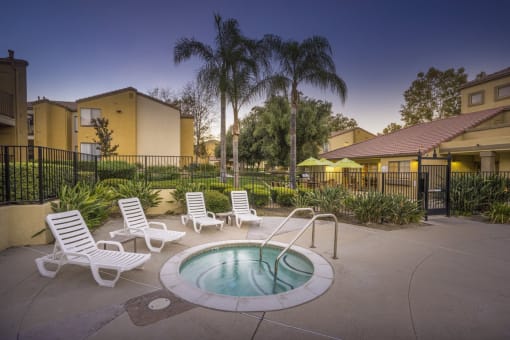 Vintage at Kendall hot tub