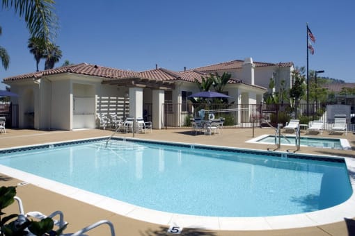 Vintage Shores  pool