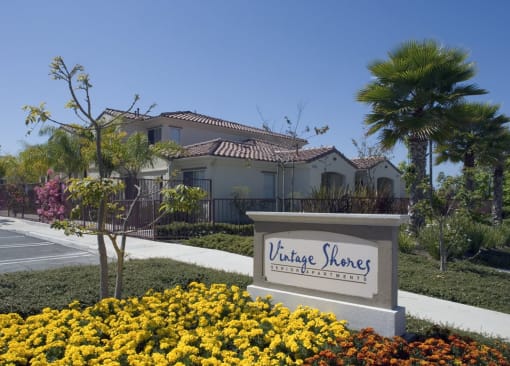 Vintage Shores  sign