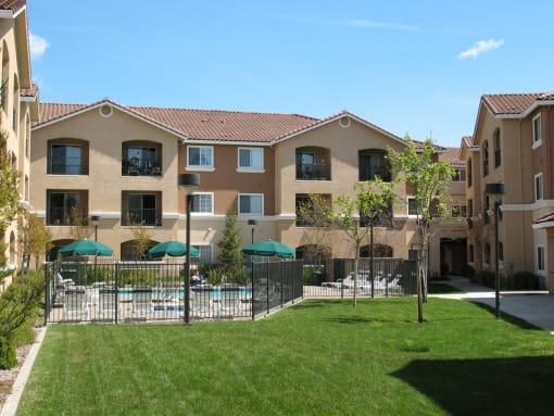 Vintage Zinfandel courtyard