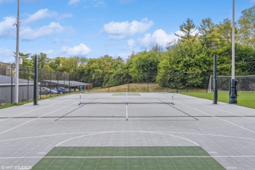 the tennis court is equipped with a net for playing tennis at Runaway Bay Apartments, Columbus, 43204