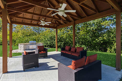 A patio with a ceiling fan and furniture at Island Club Apartments, Columbus