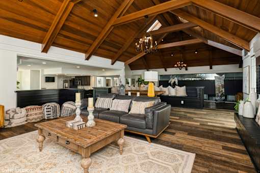 A living room with a wooden ceiling and a coffee table in the center at Island Club Apartments, Ohio