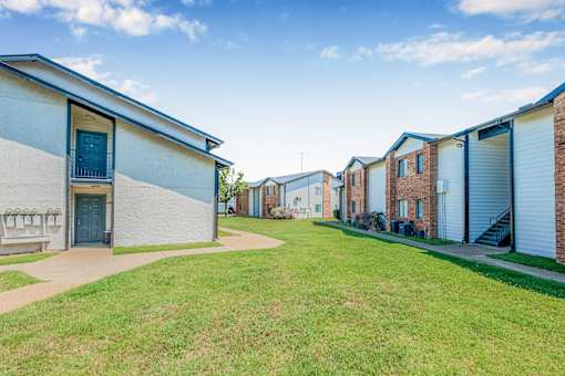 A row of houses with blue doors and windows at Water Ridge Apartments , Irving, TX, 75061