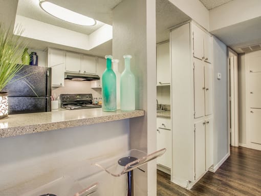Fitted Kitchen With Island Dining at Newport Apartments, Irving