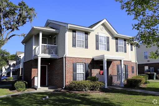 Spacious 2 and 3 bedroom townhomes at Ashley Midtown in savannah, Georgia