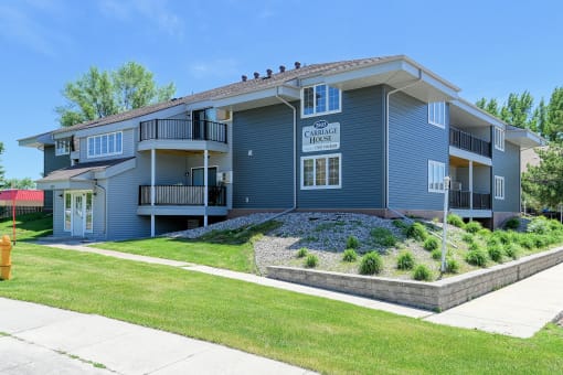 Carriage House Apartments | Grand Forks, ND