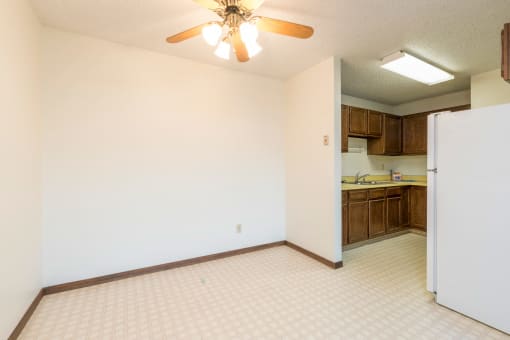 Arbor 404 Apartments | 1 Bdrm - Dining Area