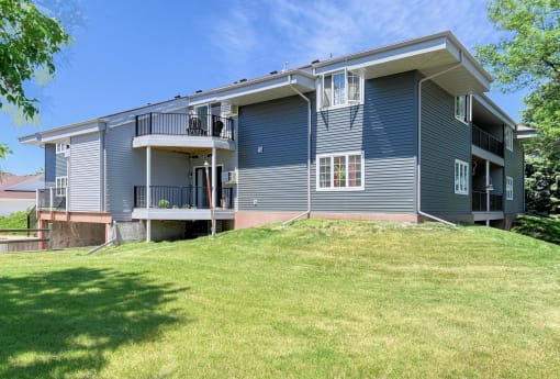 Carriage House Apartments | Grand Forks, ND