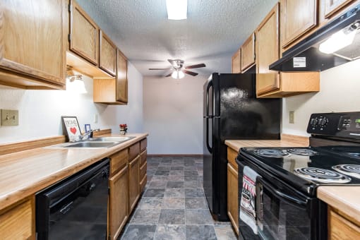 Bismarck, ND  Brandon Apartments | 2 Bdrm - Kitchen-Dining