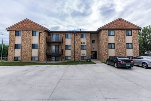 Eagle Sky I Apartments | Bismarck, ND