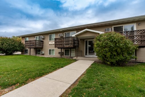 Grand Forks, ND Autumn Apartments. The exterior of a two level apartment building.