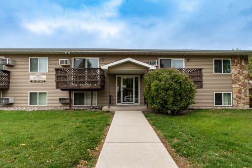 Grand Forks, ND Autumn Apartments. The exterior of a two level apartment building.