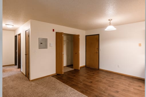 Grand Forks, ND Southview Apartments.  A dining room with a entry door and a closet.