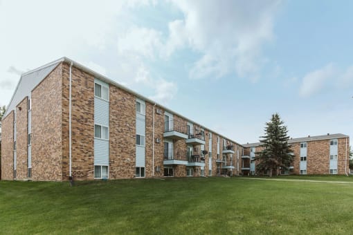 Grand Forks, ND Grandview II Apartments. An exterior of  a brick apartment building