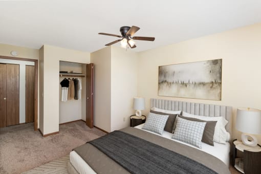 a bedroom wit. Hutchinson, MN Twin Oaks