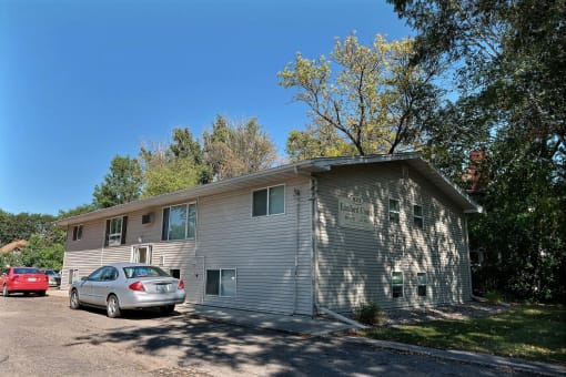 Luxford Court Apartments | Fargo, ND