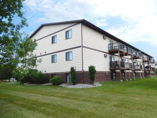 Oak Court Apartments | Fargo, ND